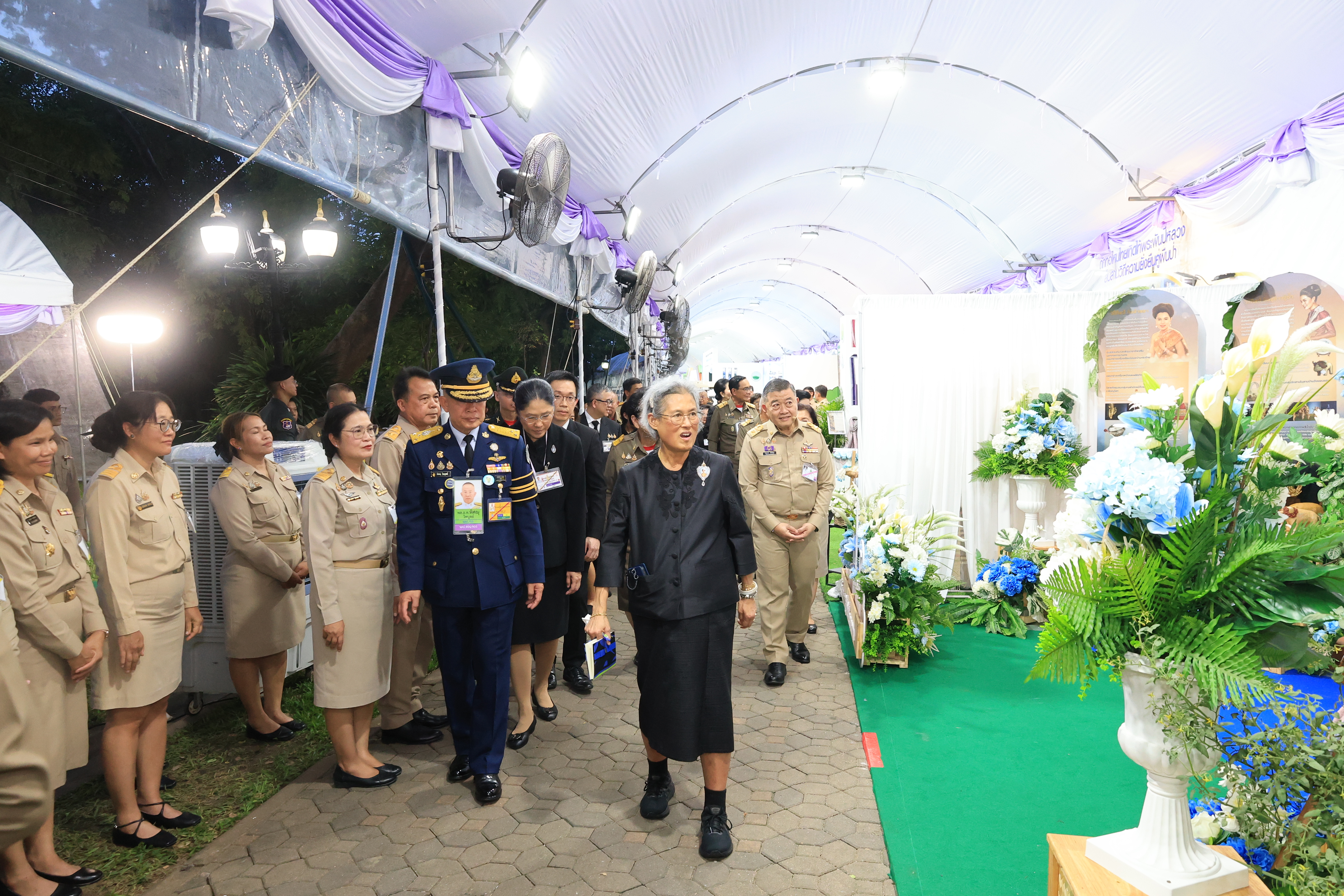 title - สำนักงานการปฏิรูปที่ดินเพื่อเกษตรกรรม ร่วมเฝ้าฯ รับเสด็จ สมเด็จพระกนิษฐาธิราชเจ้า กรมสมเด็จพระเทพรัตนราชสุดา ฯ สยามบรมราชกุมารี เสด็จพระราชดำเนินไปทรงเปิดงาน “สีสรรพรรณไม้ เทิดไท้บรมราชินีนาถ”